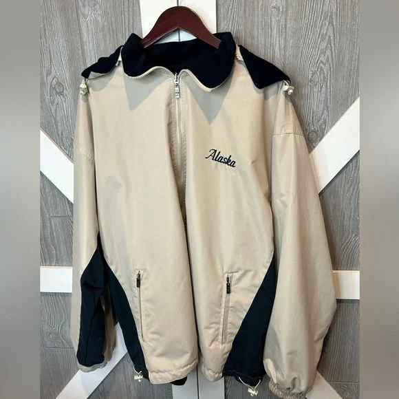 054. Alaskan Tongass Outdoor Outfitters Mens Navy/Cream Reversible Hooded Jacket - Picture 3 of 6